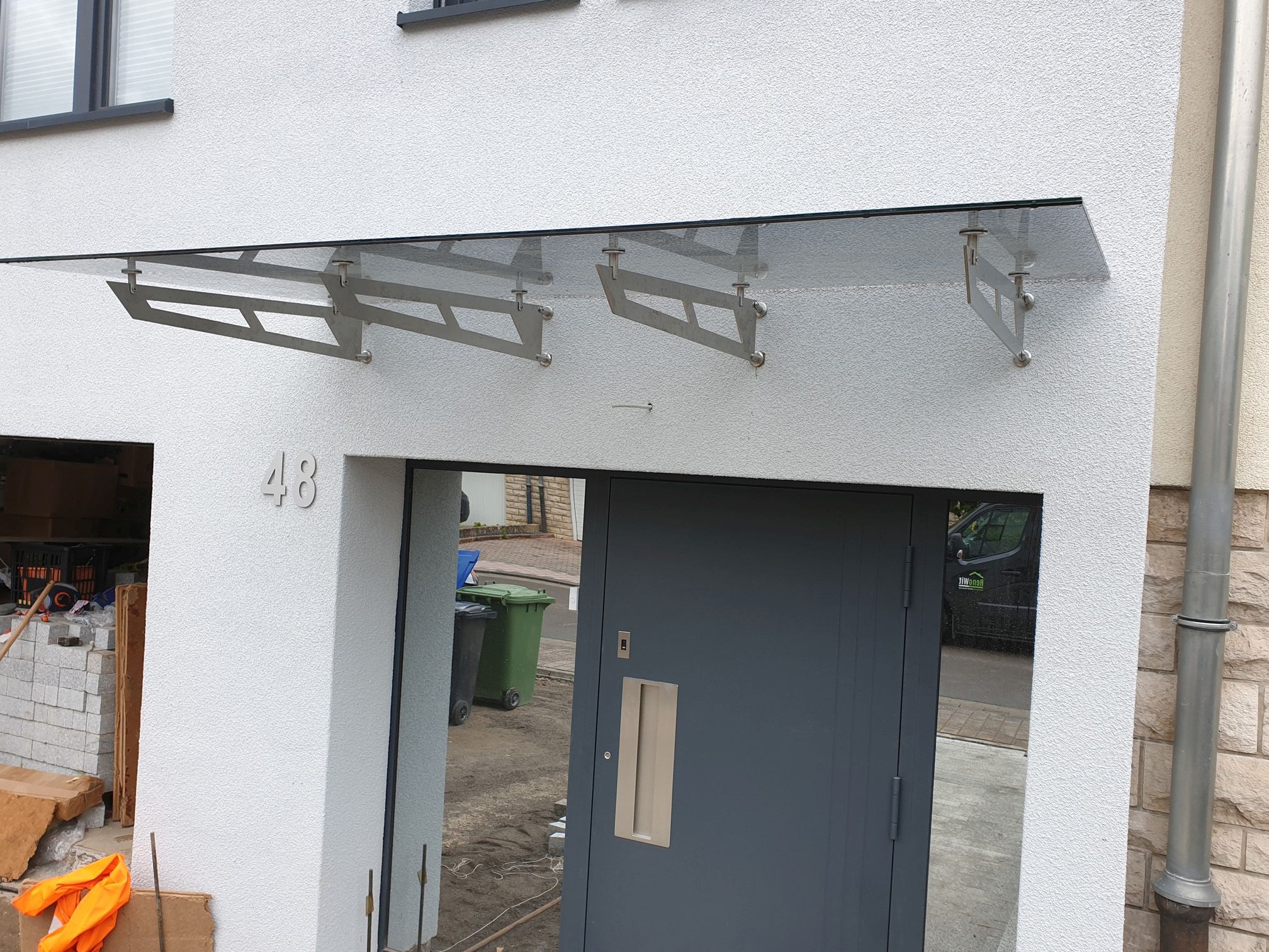 Installation of doors and glass roof 